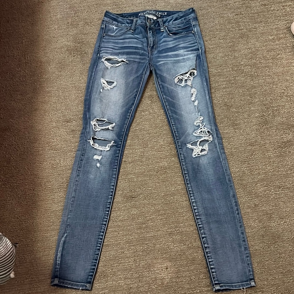 Low wasted American eagle ripped jeans